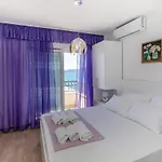 Apartman Amazing In With Wifi Komarna