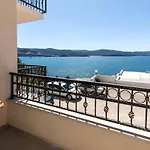 Apartman Amazing In With Wifi Komarna