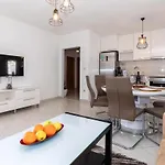 Amazing In With Wifi Komarna