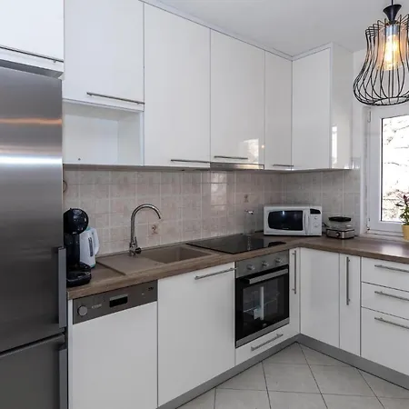 Beautiful In With Kitchen Apartamento Komarna