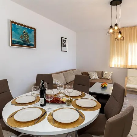 Beautiful In With Kitchen *