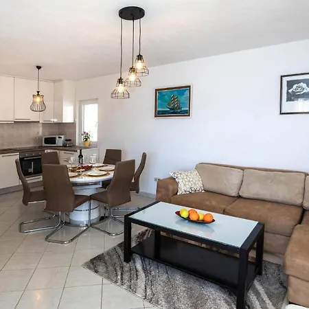 Apartamento Beautiful In With Kitchen *