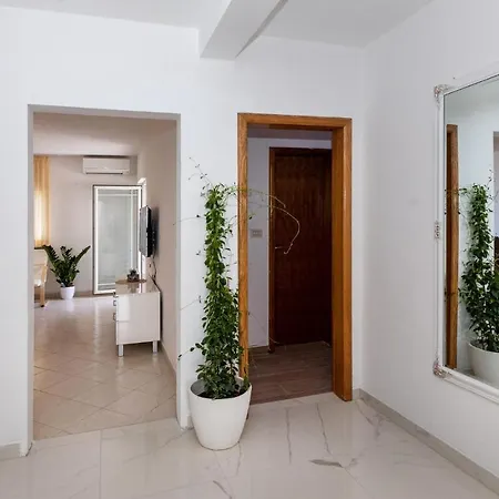 شقة Gorgeous Apartment In Komarna With Wifi *