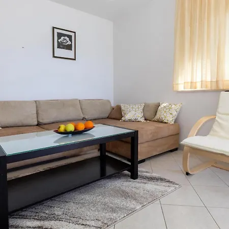 Apartamento Beautiful In With Kitchen