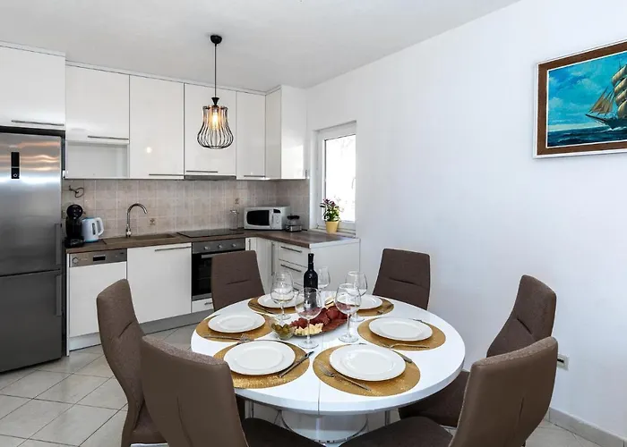 Daire Amazing In With Wifi Komarna